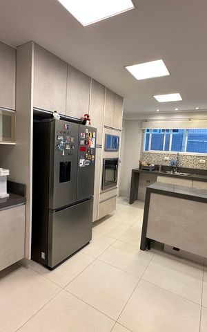 Apartamento para alugar com 230m², 4 quartos e 2 vagas Apartamento para alugar com 230m², 4 quartos e 2 vagasCozinha
