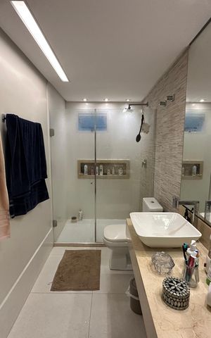 Apartamento para alugar com 230m², 4 quartos e 2 vagas Apartamento para alugar com 230m², 4 quartos e 2 vagasBanheiro da Suíte