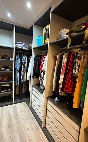 Apartamento para alugar com 230m², 4 quartos e 2 vagas Apartamento para alugar com 230m², 4 quartos e 2 vagasCloset