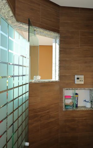 Casa à venda com 252m², 3 quartos e 4 vagasBanheiro da Suíte - Box