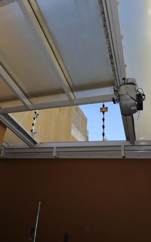 Casa à venda com 252m², 3 quartos e 4 vagasÁrea de Serviço - Teto Retrátil