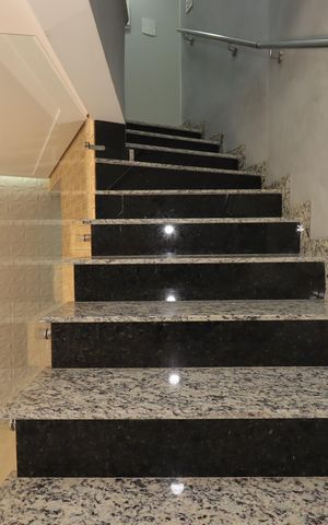 Casa à venda com 252m², 3 quartos e 4 vagasEscada