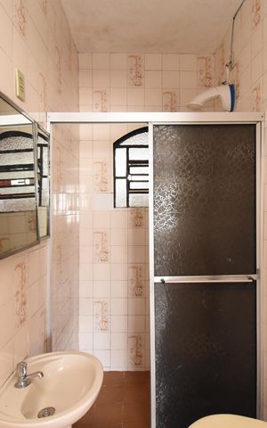 Casa à venda com 342m², 4 quartos e 4 vagasBanheiro da Suíte 2