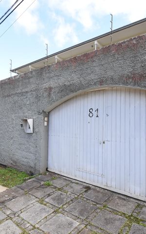 Casa à venda com 342m², 4 quartos e 4 vagasFachada