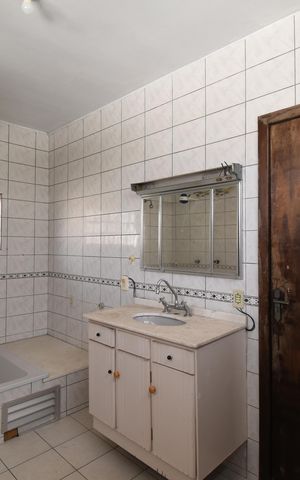 Casa à venda com 342m², 4 quartos e 4 vagasBanheiro 2