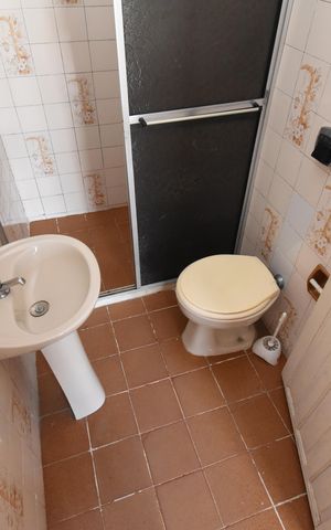 Casa à venda com 342m², 4 quartos e 4 vagasBanheiro da Suíte 2
