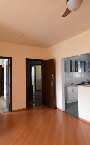 Casa à venda com 342m², 4 quartos e 4 vagasSala