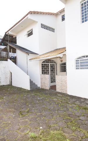 Casa à venda com 342m², 4 quartos e 4 vagasÁrea externa