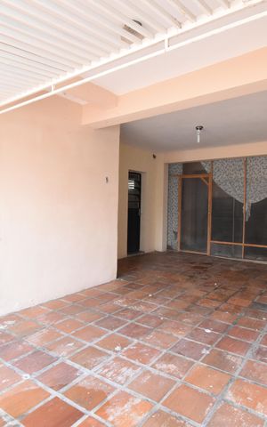 Casa à venda com 342m², 4 quartos e 4 vagasGaragem