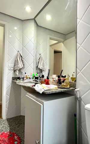 Apartamento à venda com 95m², 3 quartos e 2 vagas Apartamento à venda com 95m², 3 quartos e 2 vagasBanheiro Corredor