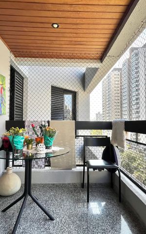 Apartamento à venda com 95m², 3 quartos e 2 vagas Apartamento à venda com 95m², 3 quartos e 2 vagasVaranda