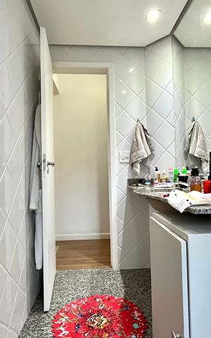 Apartamento à venda com 95m², 3 quartos e 2 vagas Apartamento à venda com 95m², 3 quartos e 2 vagasBanheiro Corredor