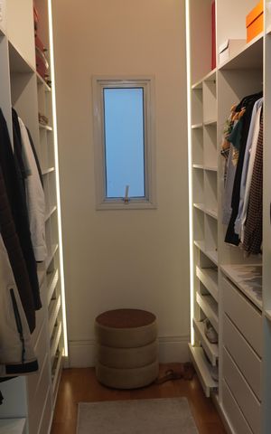 Casa de condomínio à venda com 340m², 5 quartos e 4 vagasCloset da suíte 1 / Principal