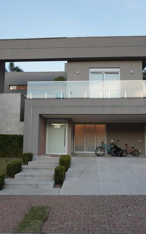 Casa de condomínio à venda com 340m², 5 quartos e 4 vagasFachada