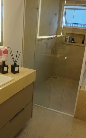 Casa de condomínio à venda com 340m², 5 quartos e 4 vagasBanheiro da Suíte 1 / Principal