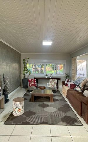Casa para alugar com 370m², 4 quartos e 4 vagas