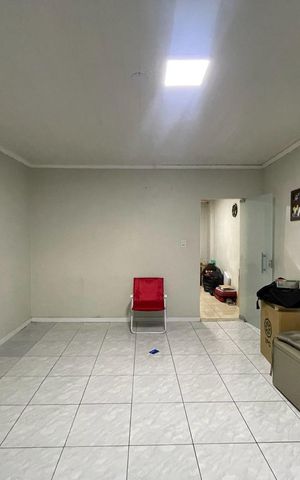 Casa para alugar com 370m², 4 quartos e 4 vagas