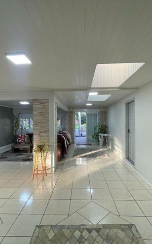 Casa para alugar com 370m², 4 quartos e 4 vagas