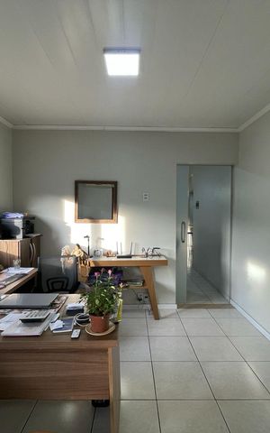 Casa para alugar com 370m², 4 quartos e 4 vagas