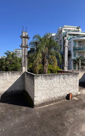 Casa à venda com 420m², 2 quartos e 2 vagas Casa à venda com 420m², 2 quartos e 2 vagasTerraço