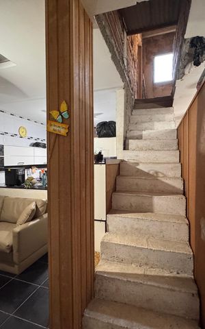 Casa à venda com 420m², 2 quartos e 2 vagas Casa à venda com 420m², 2 quartos e 2 vagasSala