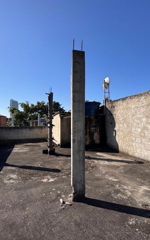 Casa à venda com 420m², 2 quartos e 2 vagas Casa à venda com 420m², 2 quartos e 2 vagasTerraço