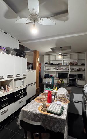 Casa à venda com 420m², 2 quartos e 2 vagas Casa à venda com 420m², 2 quartos e 2 vagasCozinha