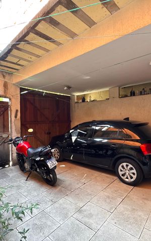 Casa à venda com 420m², 2 quartos e 2 vagas Casa à venda com 420m², 2 quartos e 2 vagasÁrea externa