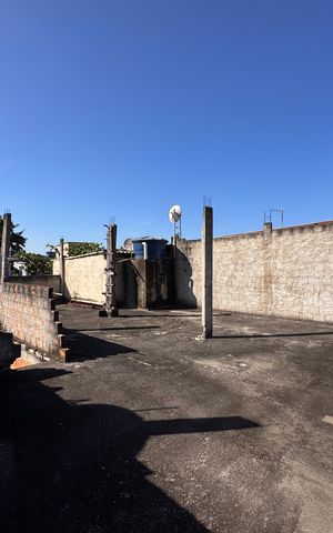 Casa à venda com 420m², 2 quartos e 2 vagas Casa à venda com 420m², 2 quartos e 2 vagasTerraço