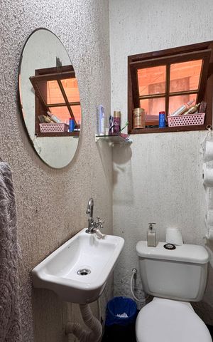 Casa à venda com 420m², 2 quartos e 2 vagas Casa à venda com 420m², 2 quartos e 2 vagasLavabo