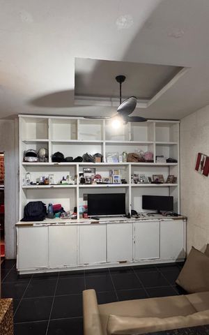 Casa à venda com 420m², 2 quartos e 2 vagas Casa à venda com 420m², 2 quartos e 2 vagasSala