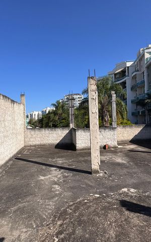 Casa à venda com 420m², 2 quartos e 2 vagas Casa à venda com 420m², 2 quartos e 2 vagasTerraço