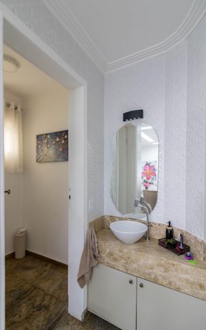 Casa à venda com 450m², 4 quartos e 10 vagas Casa à venda com 450m², 4 quartos e 10 vagasLavabo