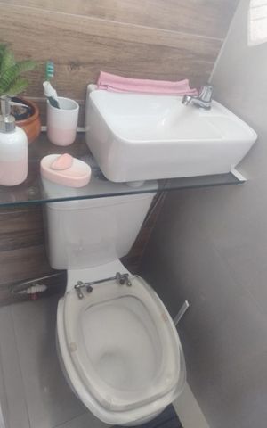 Casa à venda com 110m², 2 quartos e 2 vagasBanheiro