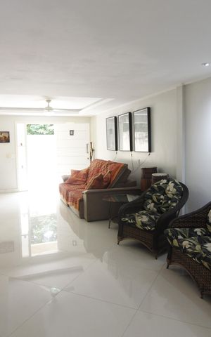 Casa para alugar com 300m², 3 quartos e 3 vagasSala 1
