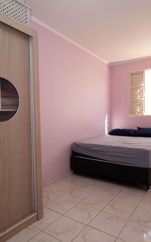 Casa à venda com 220m², 5 quartos e 5 vagas Casa à venda com 220m², 5 quartos e 5 vagasQuarto 2
