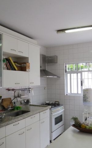 Casa à venda com 665m², 3 quartos e 5 vagas Casa à venda com 665m², 3 quartos e 5 vagasCozinha