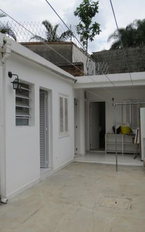 Casa à venda com 665m², 3 quartos e 5 vagas Casa à venda com 665m², 3 quartos e 5 vagasÁrea externa