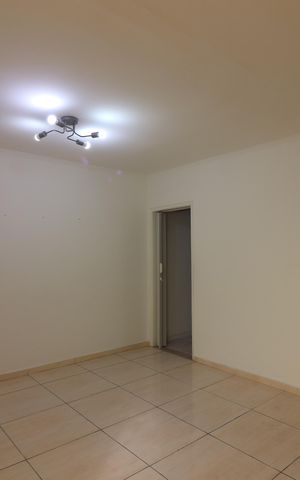 Casa à venda com 110m², 2 quartos e 1 vagaSala 