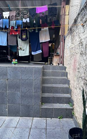 Casa à venda com 200m², 2 quartos e 5 vagas Casa à venda com 200m², 2 quartos e 5 vagasÁrea externa