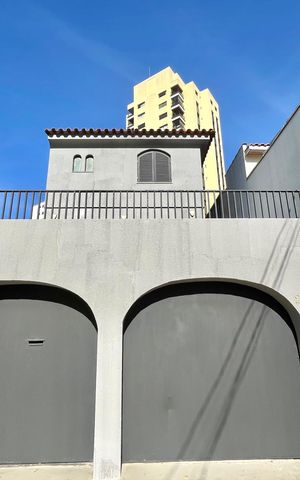 Casa para alugar com 184m², 3 quartos e 3 vagas Casa para alugar com 184m², 3 quartos e 3 vagasFachada