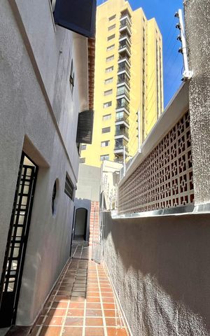 Casa para alugar com 184m², 3 quartos e 3 vagas Casa para alugar com 184m², 3 quartos e 3 vagasÁrea externa
