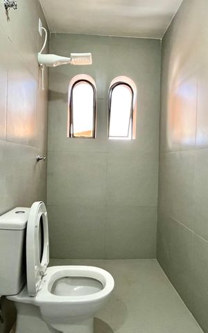 Casa para alugar com 184m², 3 quartos e 3 vagas Casa para alugar com 184m², 3 quartos e 3 vagasBanheiro da Suíte 1