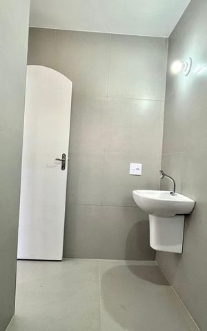 Casa para alugar com 184m², 3 quartos e 3 vagas Casa para alugar com 184m², 3 quartos e 3 vagasBanheiro da Suíte 1