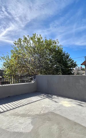 Casa para alugar com 184m², 3 quartos e 3 vagas Casa para alugar com 184m², 3 quartos e 3 vagasVaranda