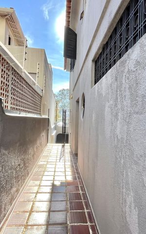 Casa para alugar com 184m², 3 quartos e 3 vagas Casa para alugar com 184m², 3 quartos e 3 vagasÁrea externa