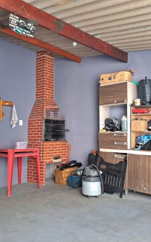 Casa à venda com 81m², 2 quartos e 2 vagas