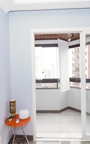 Apartamento à venda com 153m², 4 quartos e 2 vagas Apartamento à venda com 153m², 4 quartos e 2 vagasVaranda da Sala