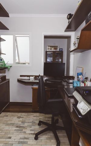 Apartamento à venda com 153m², 4 quartos e 2 vagas Apartamento à venda com 153m², 4 quartos e 2 vagasEscritório