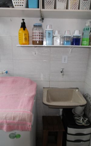 Casa de condomínio à venda com 60m², 2 quartos e 1 vagaÁrea de Serviço